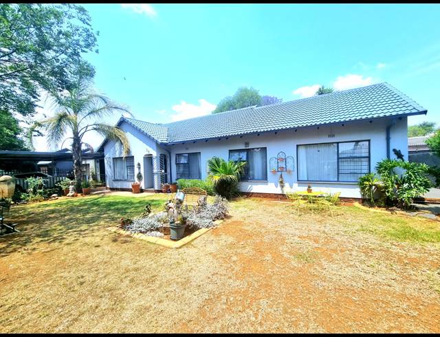 4 BEDROOM HOUSE FOR SALE IN MAYBERRY PARK